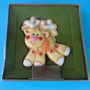 Hallmark Tree Trimmer Tree Treat Merry Christmas 1976 QX178-1 Dated Ornament